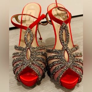Beautiful Valentino Garavani Swarovski shoes. Used but in a good condition.